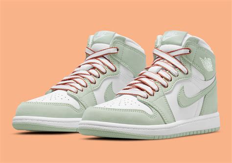 Jordan 1 Retro High OG Seafoam (Women's) 